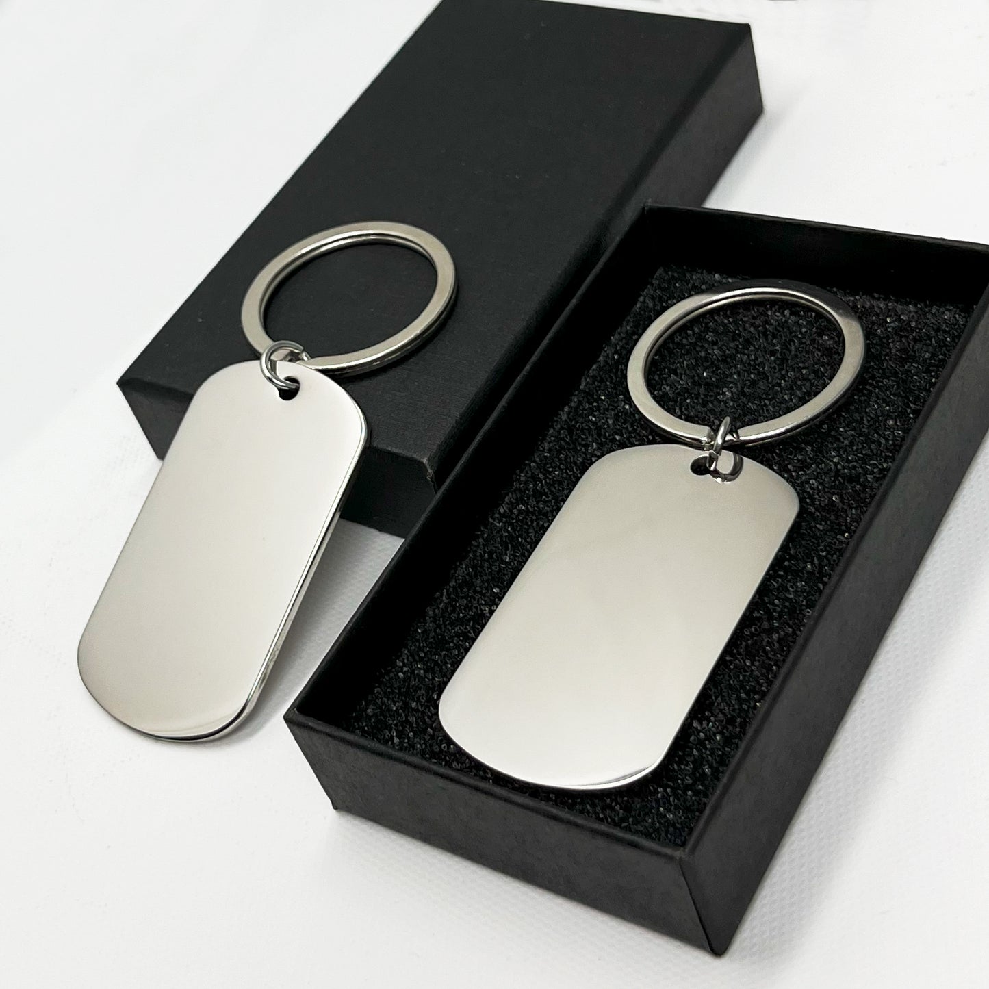 Custom silver oval keychain in a luxurious black gift box β A memorable engraved treasure