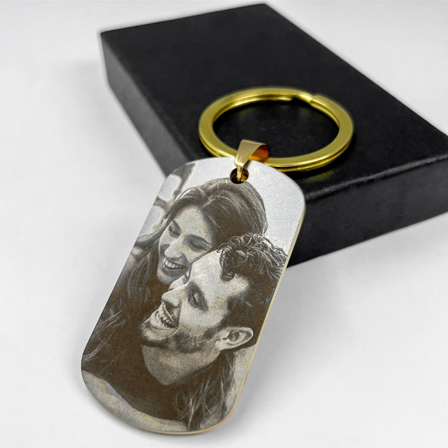 Custom gold oval keychain with a romantic couple's photo β Personalised engraved gift